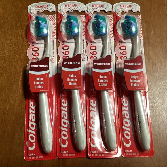 Colgate 360 Whitening Medium Manual Toothbrushes Bundle - Picture 3 of 7